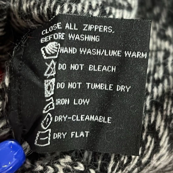 Ice wear black & white crewneck wool angora blend sweater size small - Picture 8 of 8